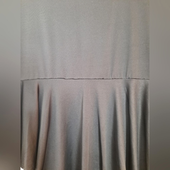 Black Plus Size Peplum Tunic With Lace V-Neck And Sleeves - Picture 5 of 12